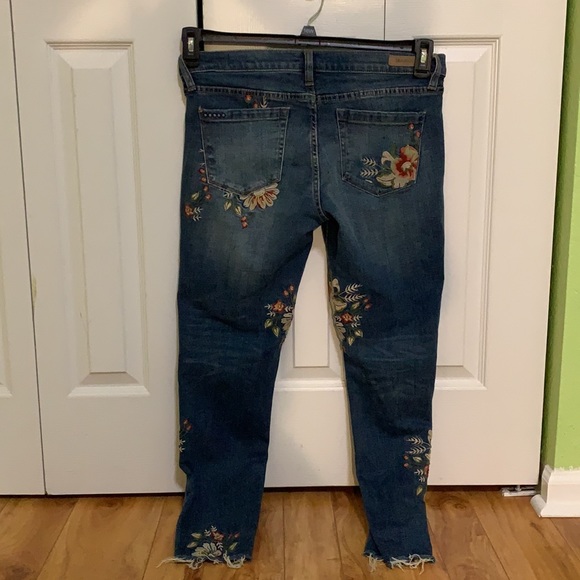 BLANK NYC Embroidered Flower Jeans - Picture 2 of 3
